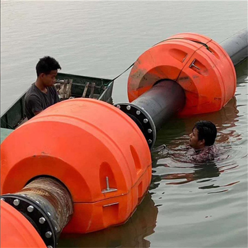 它通過(guò)底泥的疏挖底泥中所含的污染物,清理水體內(nèi)源污染,從而改變水質(zhì)